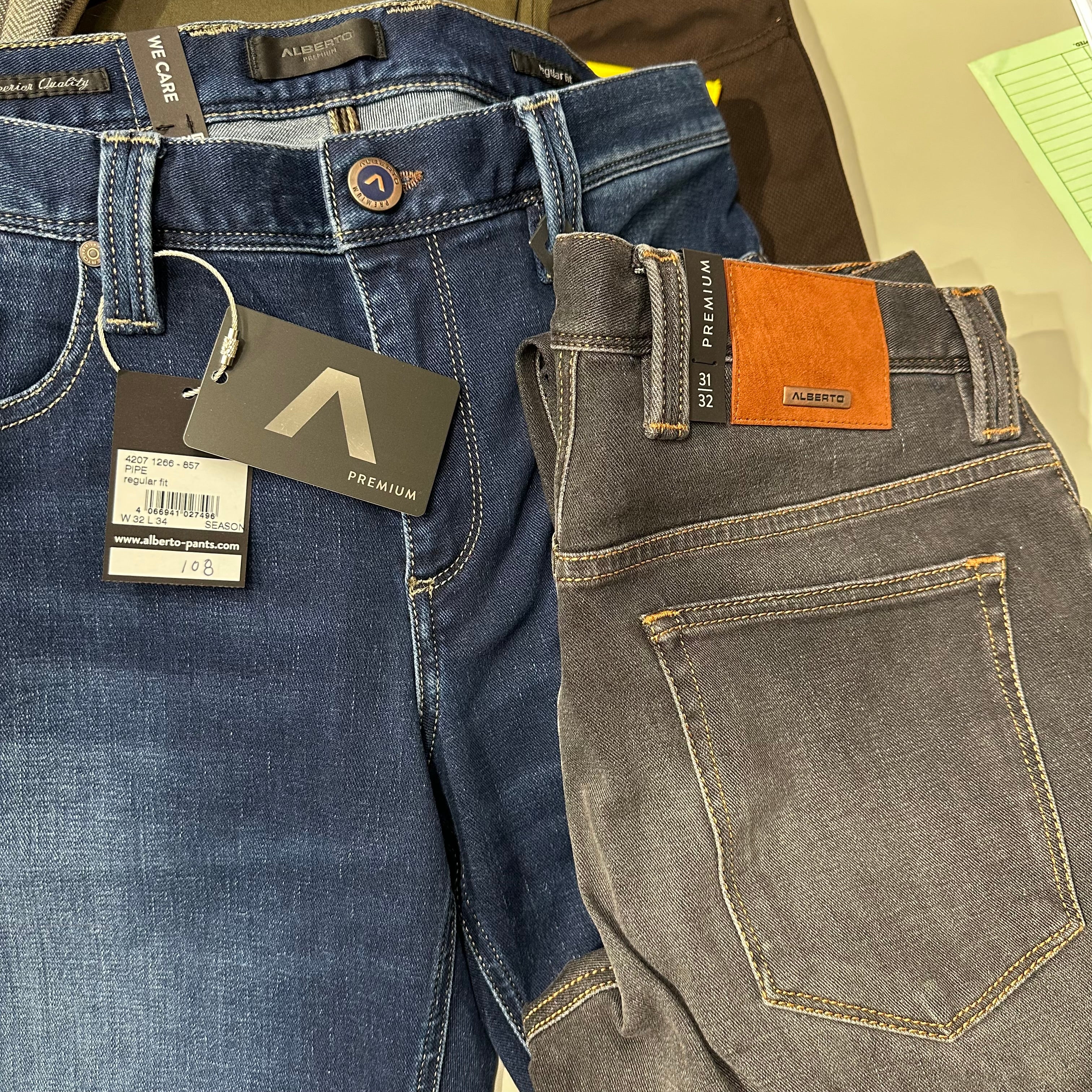 Relaxed fit cotton stretch jeans from Alberto.