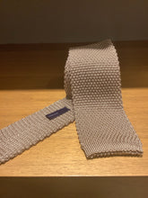 Load image into Gallery viewer, KNIT TIE
